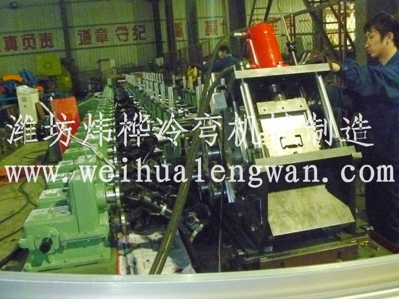 汽车大梁一体成型设备